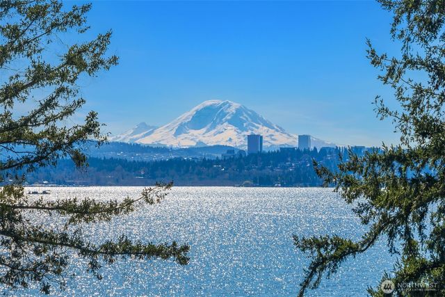 7615 NE Champagne Point Place, Kirkland, WA 98034