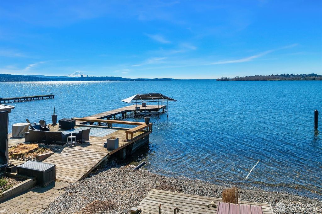 7615 NE Champagne Point Place, Kirkland, WA 98034