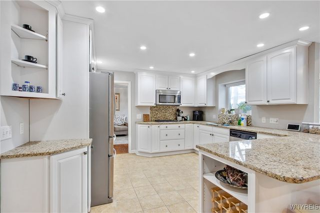 95 Wood Acres Drive, Amherst, NY 14051