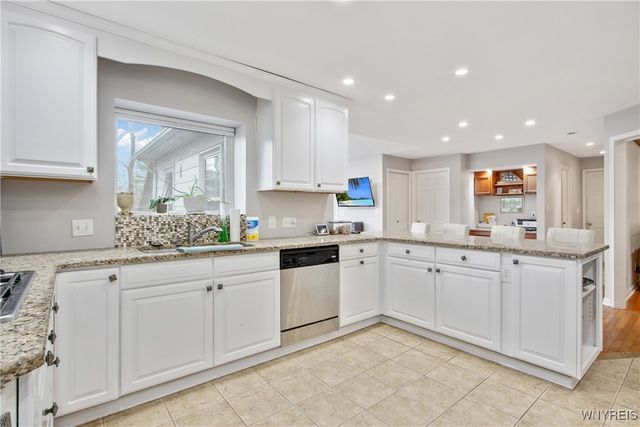 95 Wood Acres Drive, Amherst, NY 14051