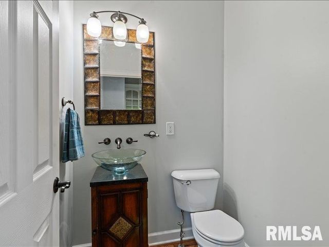 6800 Ridges Court, Bettendorf, IA 52722