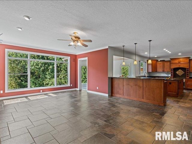 6800 Ridges Court, Bettendorf, IA 52722