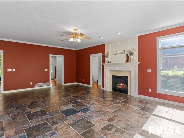 6800 Ridges Court, Bettendorf, IA 52722