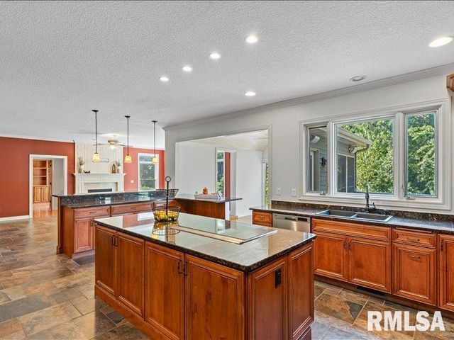 6800 Ridges Court, Bettendorf, IA 52722