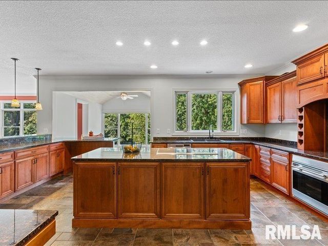 6800 Ridges Court, Bettendorf, IA 52722