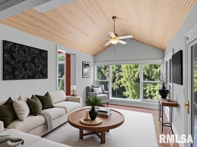 6800 Ridges Court, Bettendorf, IA 52722