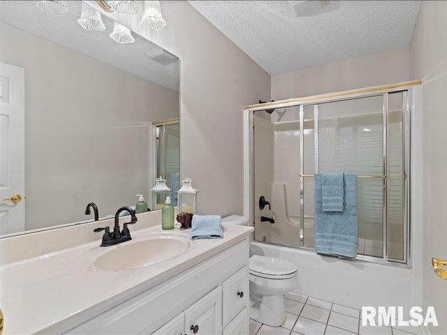 6800 Ridges Court, Bettendorf, IA 52722