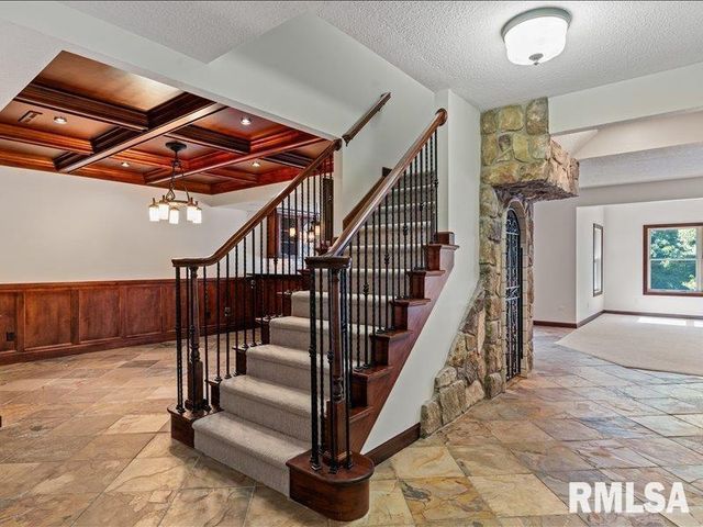 6800 Ridges Court, Bettendorf, IA 52722