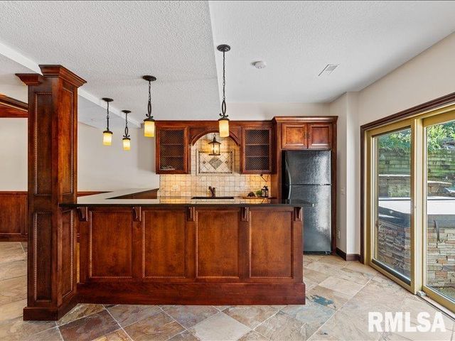 6800 Ridges Court, Bettendorf, IA 52722
