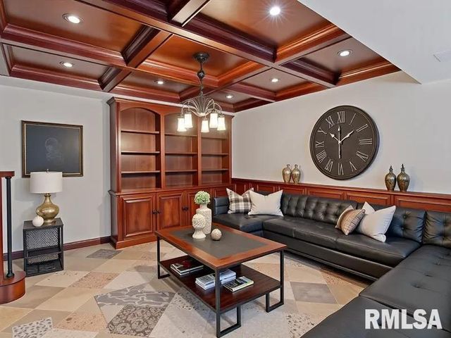 6800 Ridges Court, Bettendorf, IA 52722