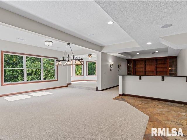 6800 Ridges Court, Bettendorf, IA 52722