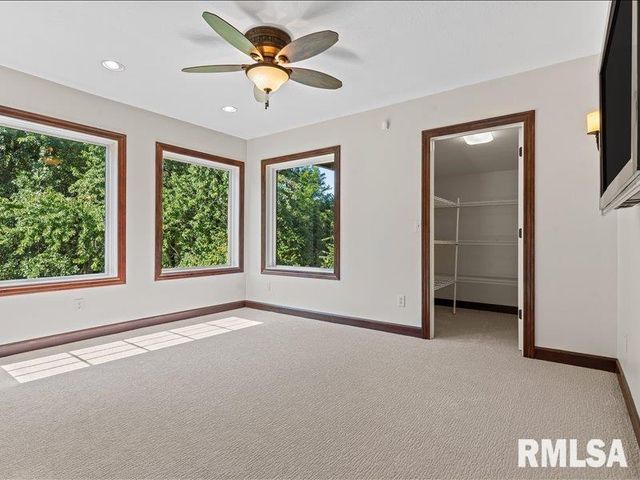 6800 Ridges Court, Bettendorf, IA 52722