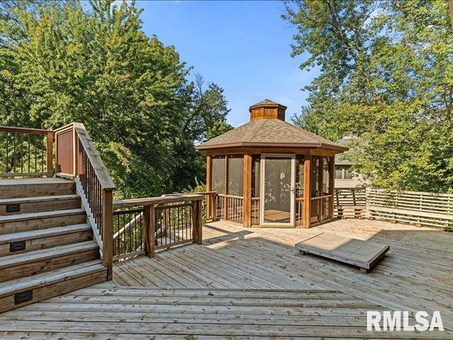 6800 Ridges Court, Bettendorf, IA 52722