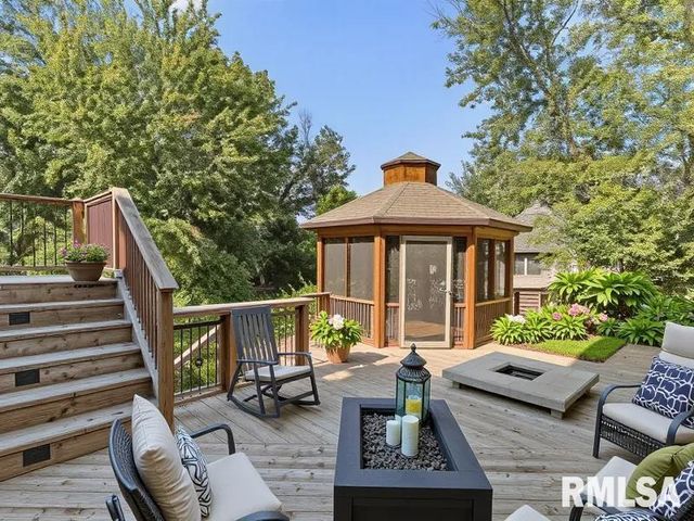 6800 Ridges Court, Bettendorf, IA 52722