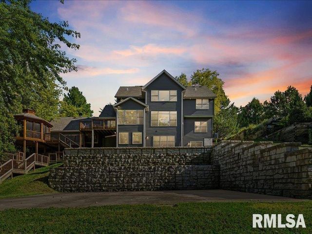 6800 Ridges Court, Bettendorf, IA 52722