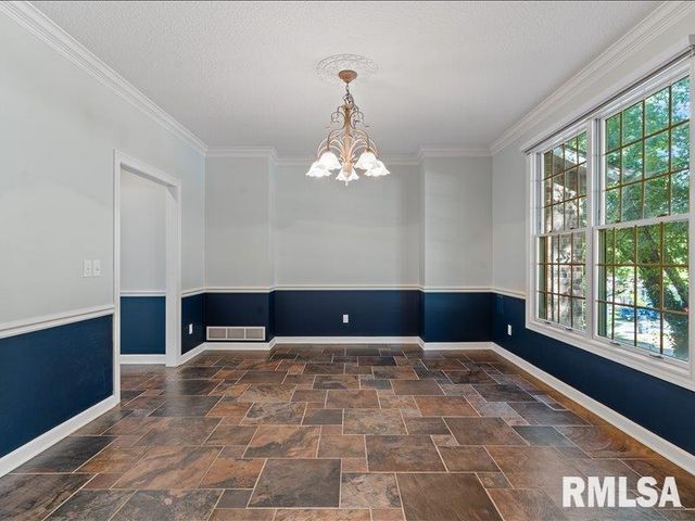 6800 Ridges Court, Bettendorf, IA 52722