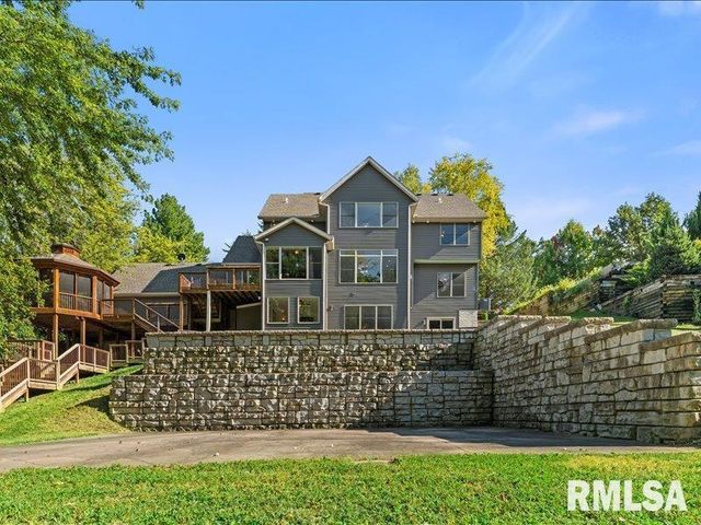 6800 Ridges Court, Bettendorf, IA 52722