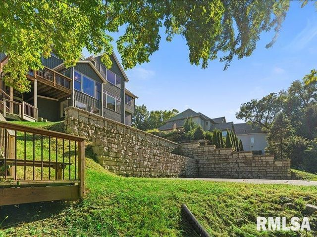 6800 Ridges Court, Bettendorf, IA 52722