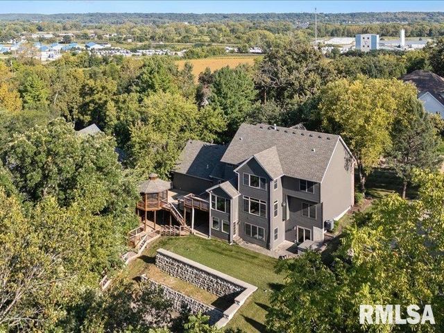 6800 Ridges Court, Bettendorf, IA 52722