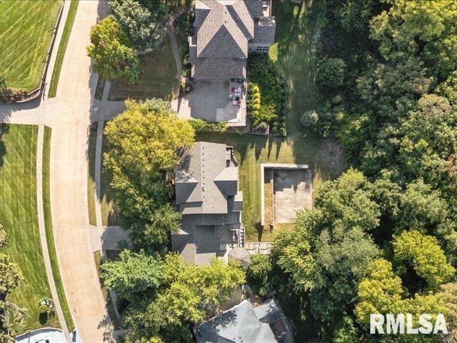 6800 Ridges Court, Bettendorf, IA 52722