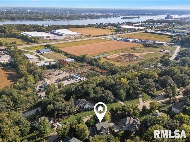 6800 Ridges Court, Bettendorf, IA 52722