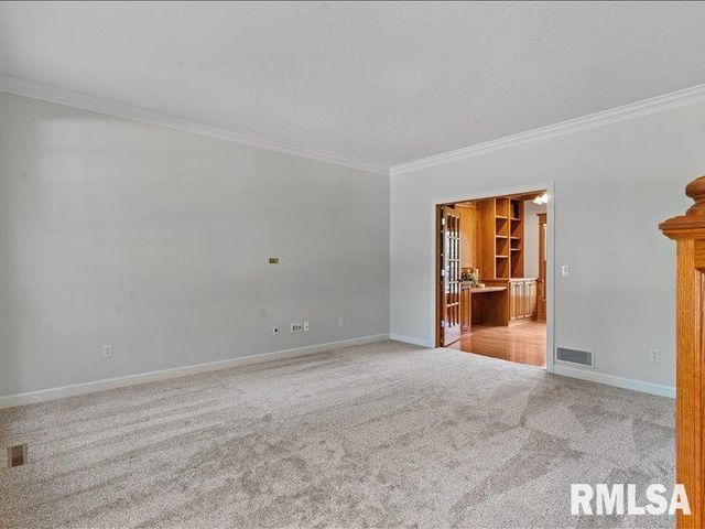 6800 Ridges Court, Bettendorf, IA 52722