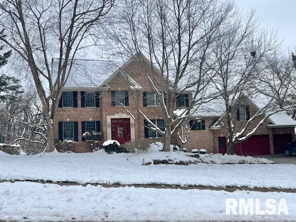 6800 Ridges Court, Bettendorf, IA 52722