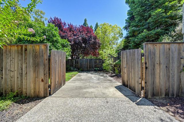 9811 Beckenham Dr, Granite Bay, CA 95746