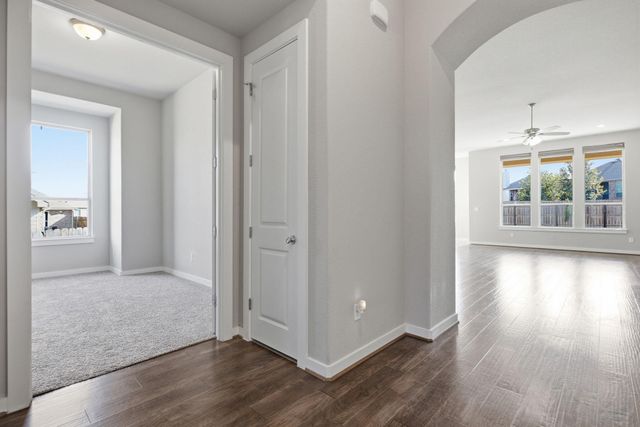 6711 Calabria DR, Round Rock, TX 78665