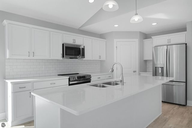 2839 Ruby Street, Traverse City, MI 49684