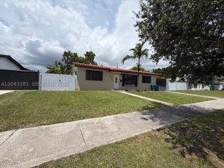 9315 Jamaica Dr, Cutler Bay, FL 33189