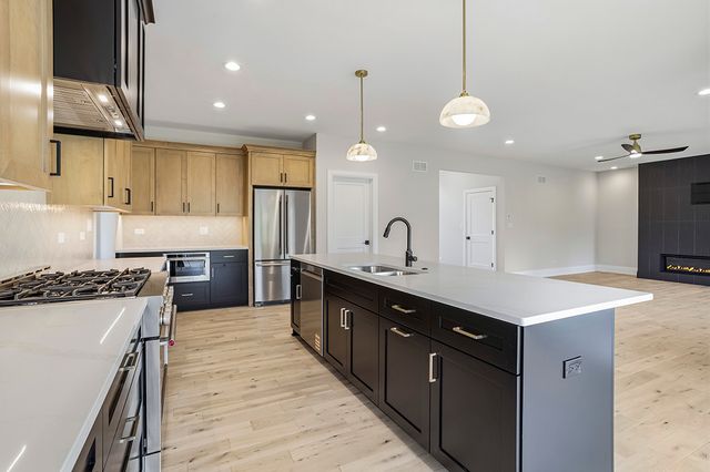 1108 Walter Street, Lemont, IL 60439