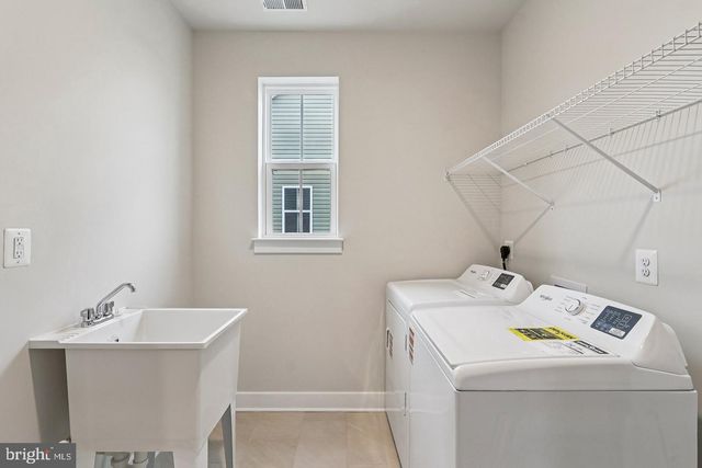 7702 BOWLES CIR, Fredericksburg, VA 22407