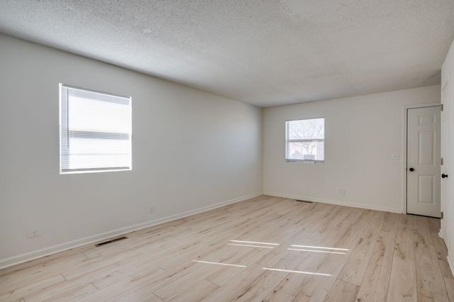 538 N Summitlawn St, Wichita, KS 67212