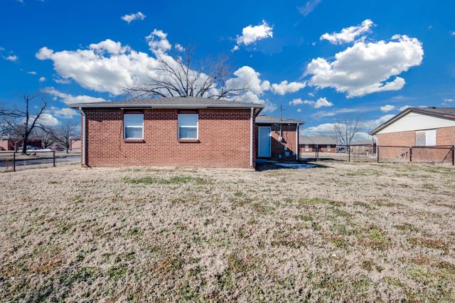 538 N Summitlawn St, Wichita, KS 67212