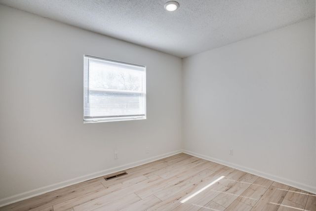 538 N Summitlawn St, Wichita, KS 67212