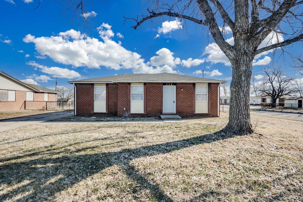 538 N Summitlawn St, Wichita, KS 67212