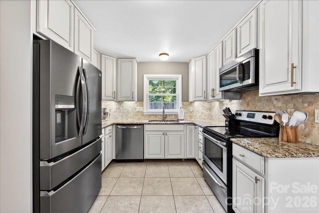 5017 Sharon View Road, Charlotte, NC 28226