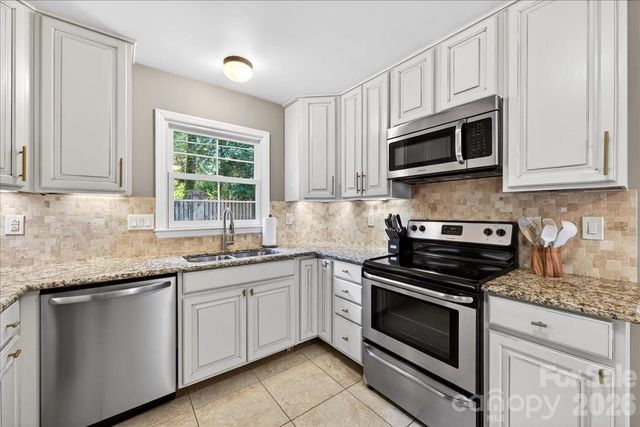 5017 Sharon View Road, Charlotte, NC 28226