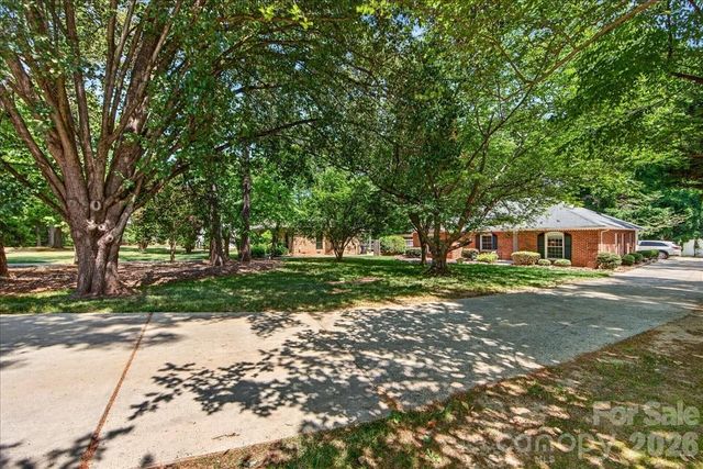 5017 Sharon View Road, Charlotte, NC 28226