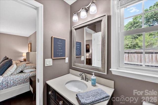 5017 Sharon View Road, Charlotte, NC 28226