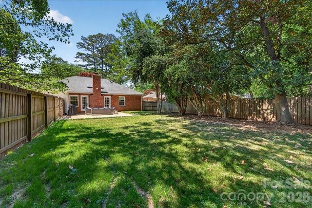 5017 Sharon View Road, Charlotte, NC 28226