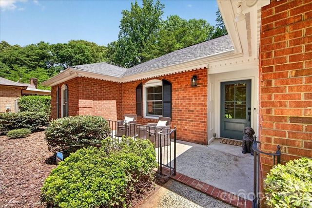 5017 Sharon View Road, Charlotte, NC 28226