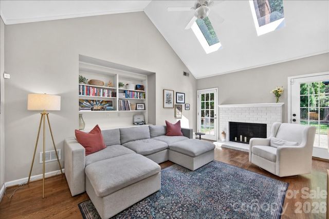 5017 Sharon View Road, Charlotte, NC 28226