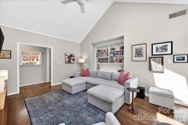 5017 Sharon View Road, Charlotte, NC 28226