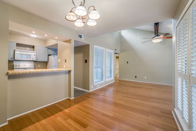 3843 Barrington St Apt 242K, San Antonio, TX 78217