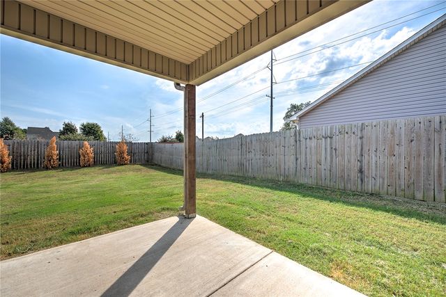 1030 Meadowridge Drive, Centerton, AR 72719