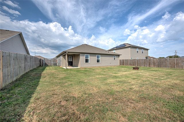 1030 Meadowridge Drive, Centerton, AR 72719