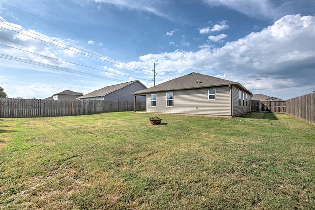 1030 Meadowridge Drive, Centerton, AR 72719