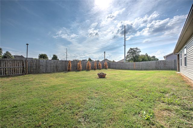1030 Meadowridge Drive, Centerton, AR 72719